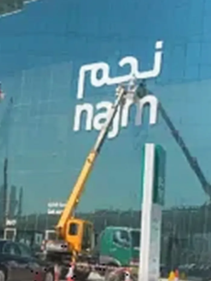 تنظيف واجهات منشأة كبرى - زاوية أخرى بالرياض
